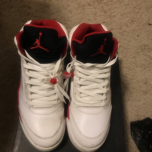 Air Jordan Fire Red 5. - Picture 2 of 5